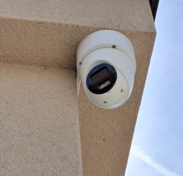 Hikvision IP камера куполна 4MP DS-2CD1343G2-LIUF хибридни диоди/аудио