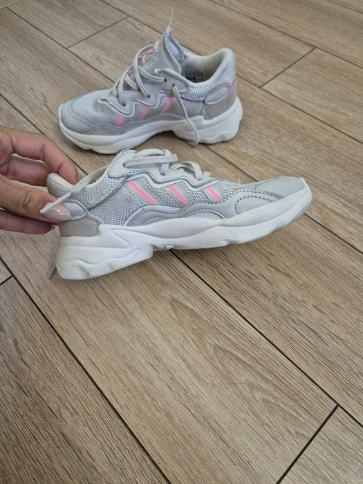 Маратонки за момиче adidas