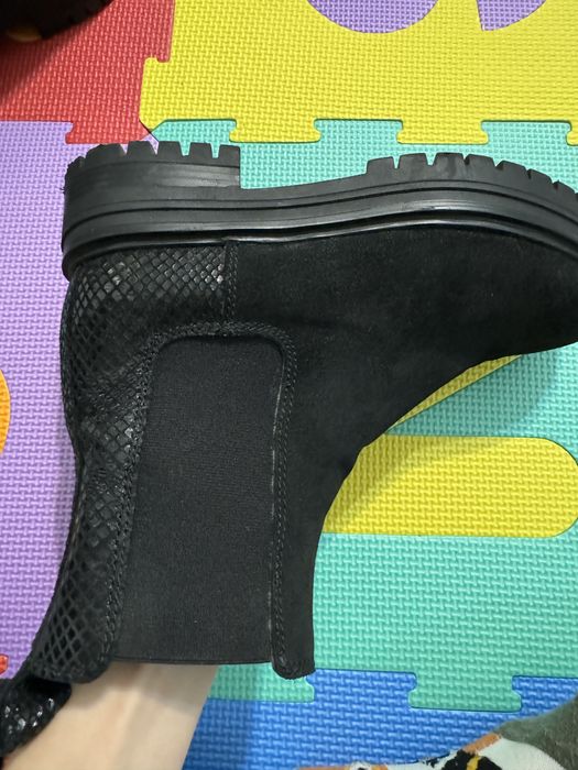 Ghete dama din piele