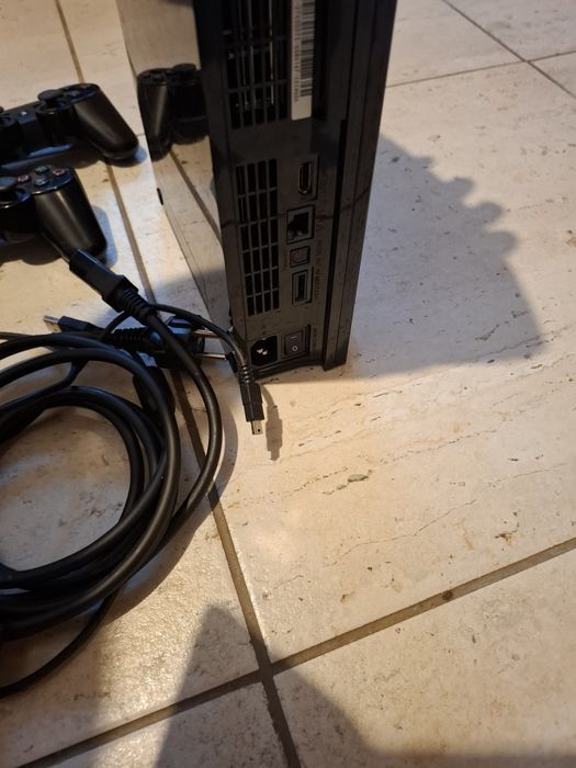 Vand Sony PlaySation 3 Ps3 cu 5 Controllere si Tastatura