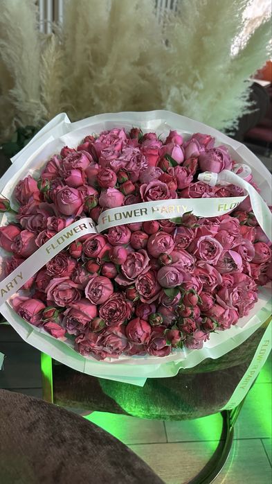 Пионовидная роза