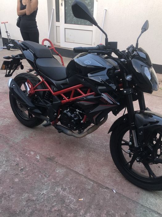 Benelli.   BN125