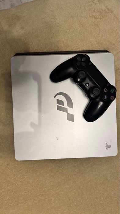 PS4 с джойстик и игри