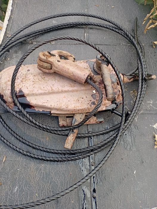 Лебедка  3 т . Трос 5 метров