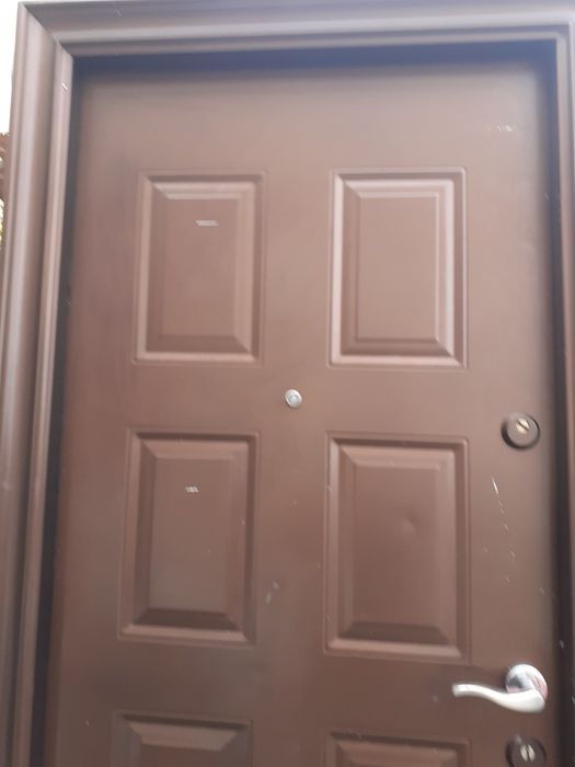 Vând ușă metalică