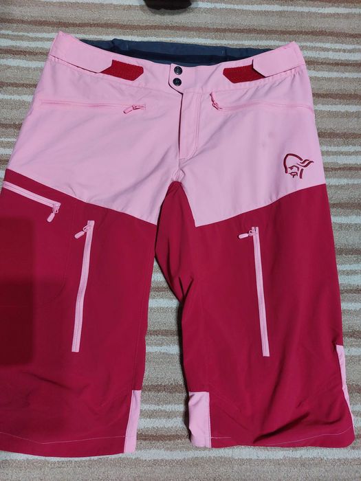 Pantaloni scurți, munte, treking Norrona ,damă, L