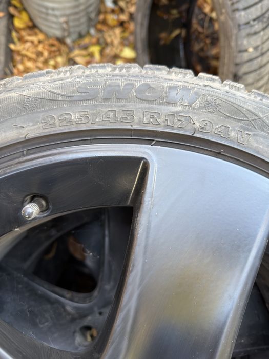 Джанти 225/45/17  заедно с гумите се продават