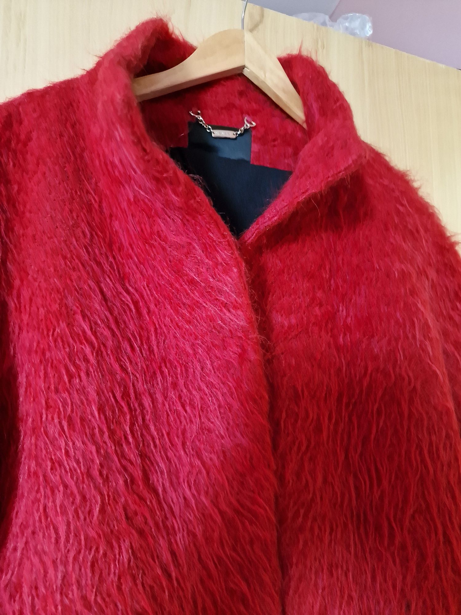 Червено дамско палто