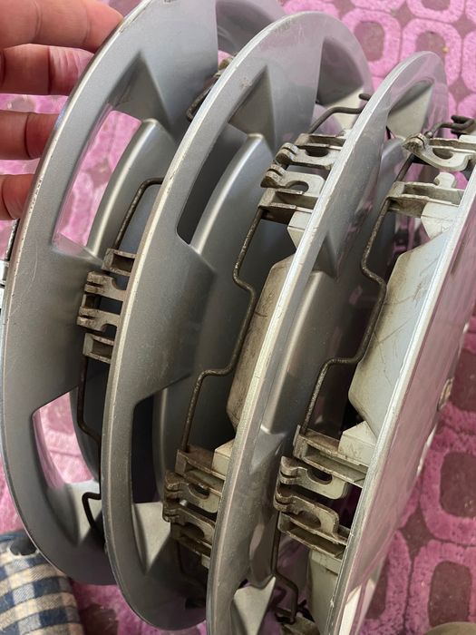 Продавам тасове за АУДИ/AUDI