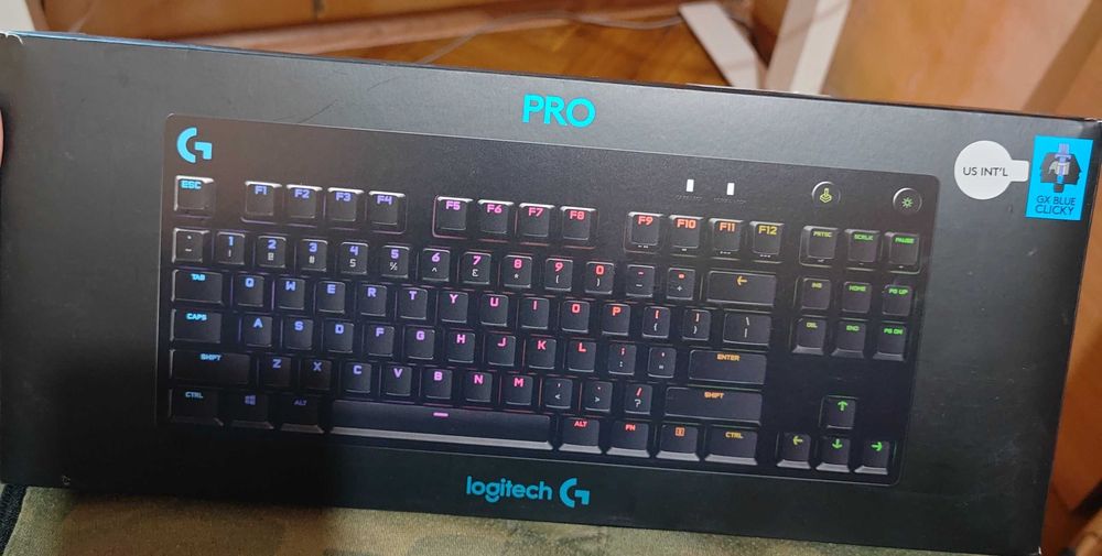 Геймърска механична клавиатура Logitech G PRO GX Blue Clicky - TKL RGB