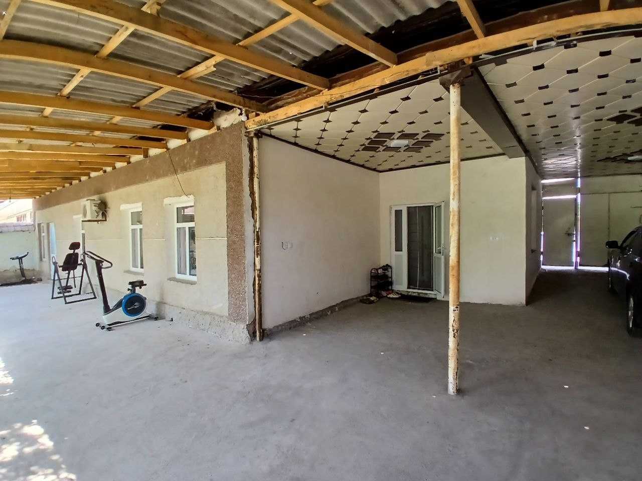 Продаётся ДОМ в Янгибазаре 1-я линия 8 соток.