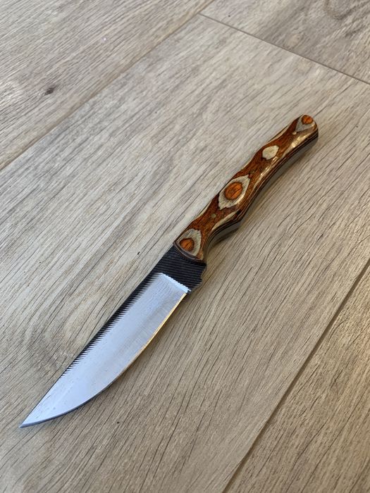 Нож ръчно изтаботен от пила за метал