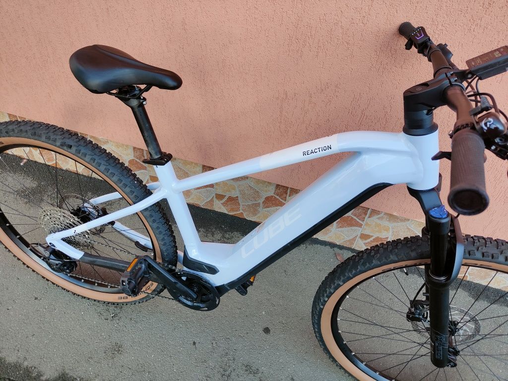 Bicicleta electrica Cube Reaction 750