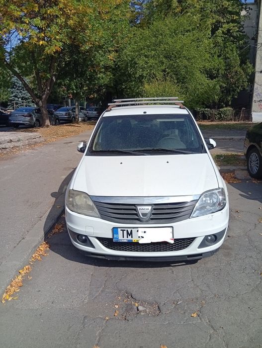 Vând Dacia Logan laureate