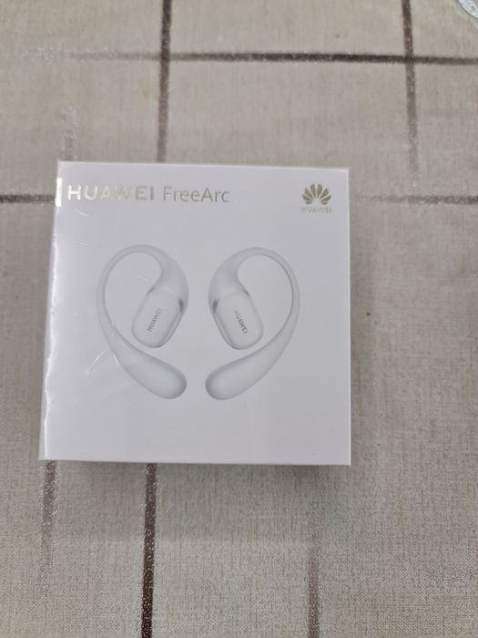 Huawei FreeArc earphones