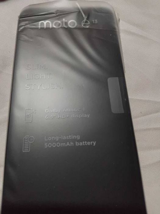 Чисто нов телефон Motorola e13