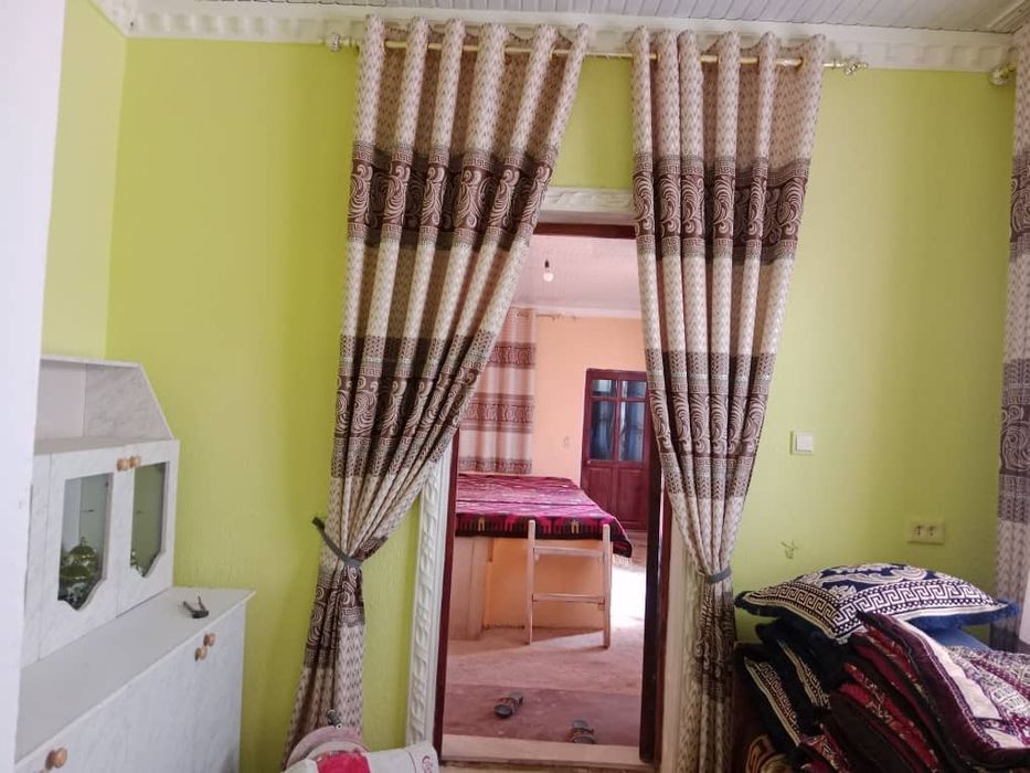 Уй сотилади 8 хонали ва 6 сотик