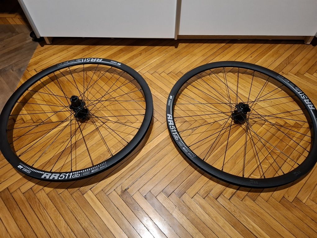 Roti DT Swiss RR511db cu butuci Enve ratchet sosea/ ciclocross