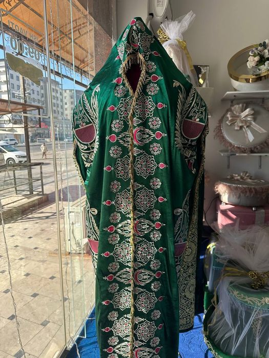 Бархид чимилдик туплами катта ва кенг ,сарпо учун замонавий шиша