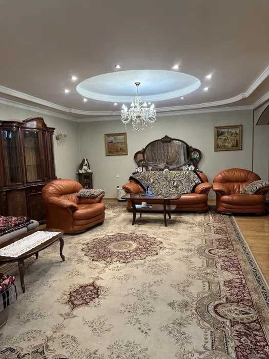 Новомосковская Продается дом Мирзо Улугбек Соток 13,6  Фасад 40м2