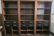 Bibliotecă modernă 2,7 m – 3 module mari – ideală living / birou