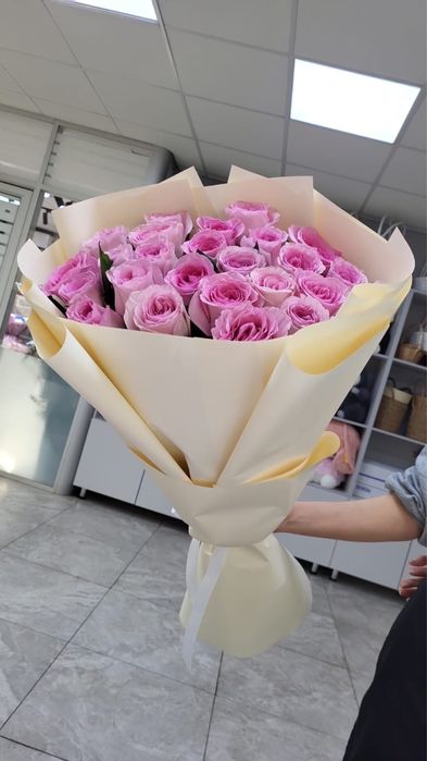 СРОЧНО ПРОДАЮ 25 шт розы