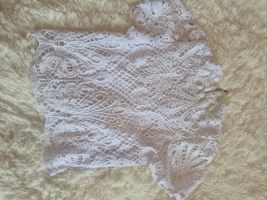 Бяла дантелена блуза