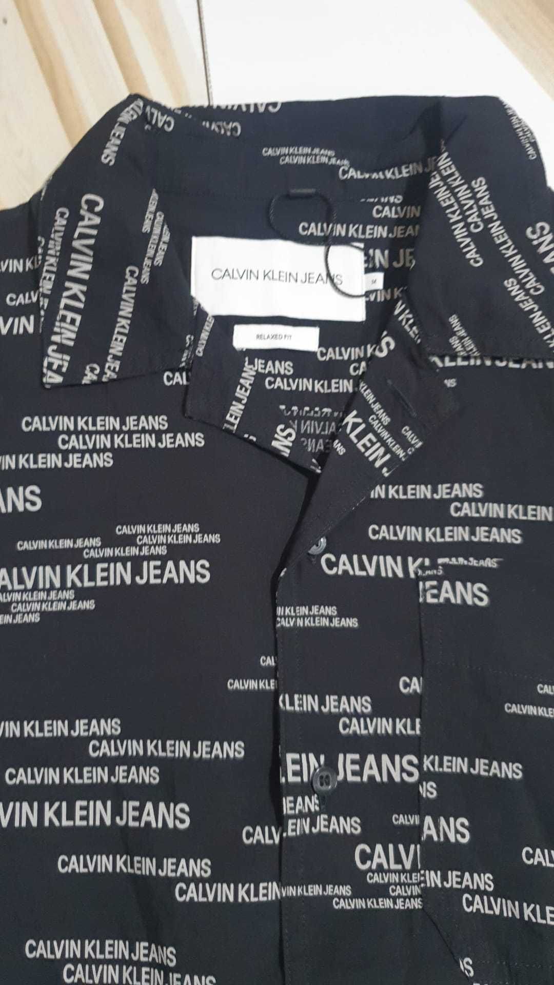 Vand camasa Calvin Klein maneca scurta masura  M  originala noua