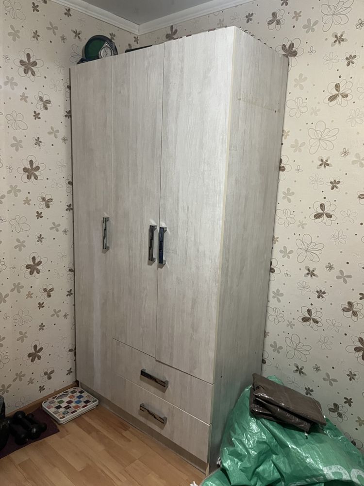 Шкаф в отличном состоянии срочно без торга