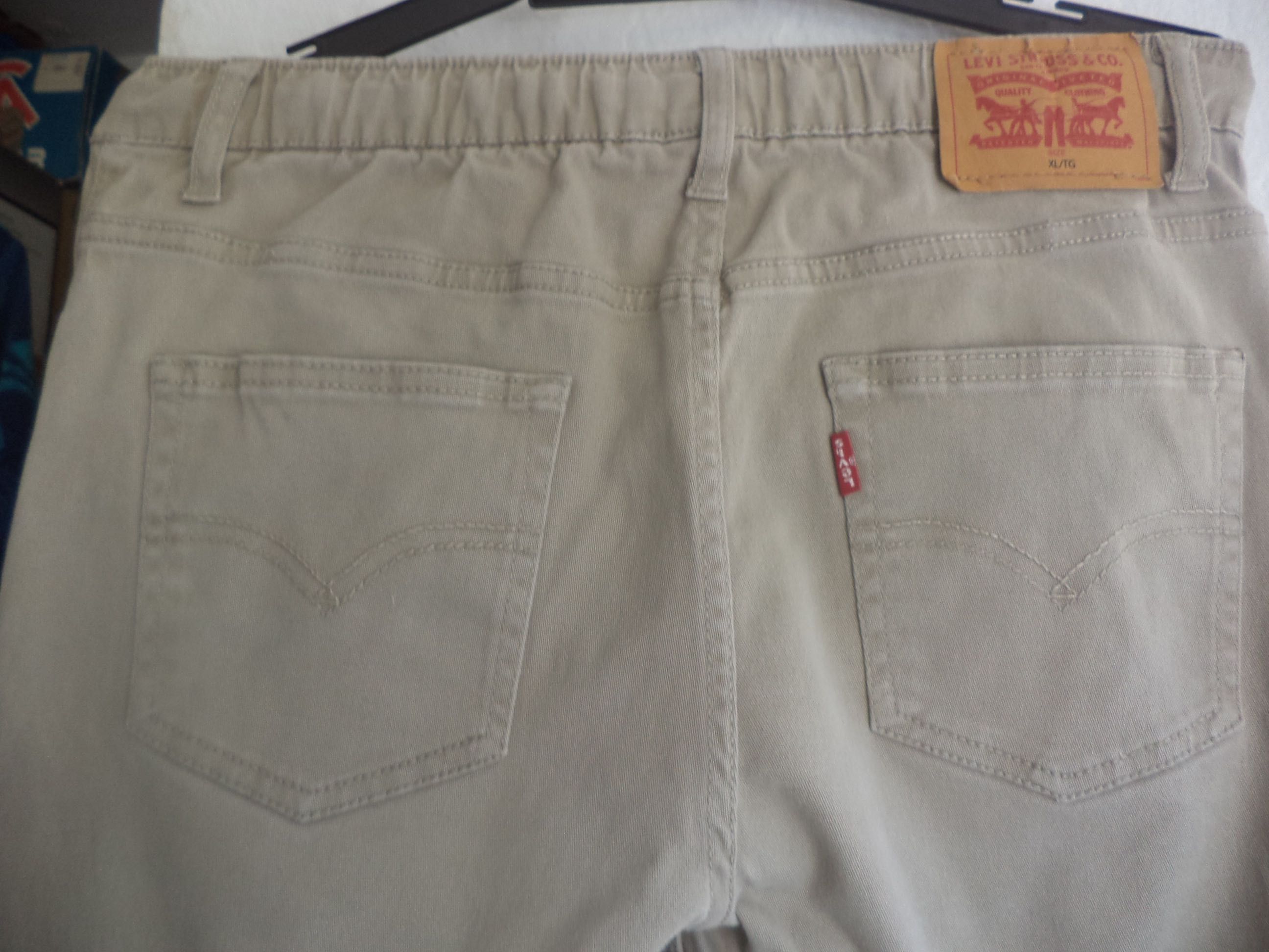 Лотове Tommy Hilfiger, Lévis , Zara