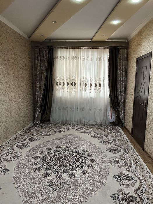 Chilonzor rayoni, Jahon tillari insti oldida student qizlar ijaraga