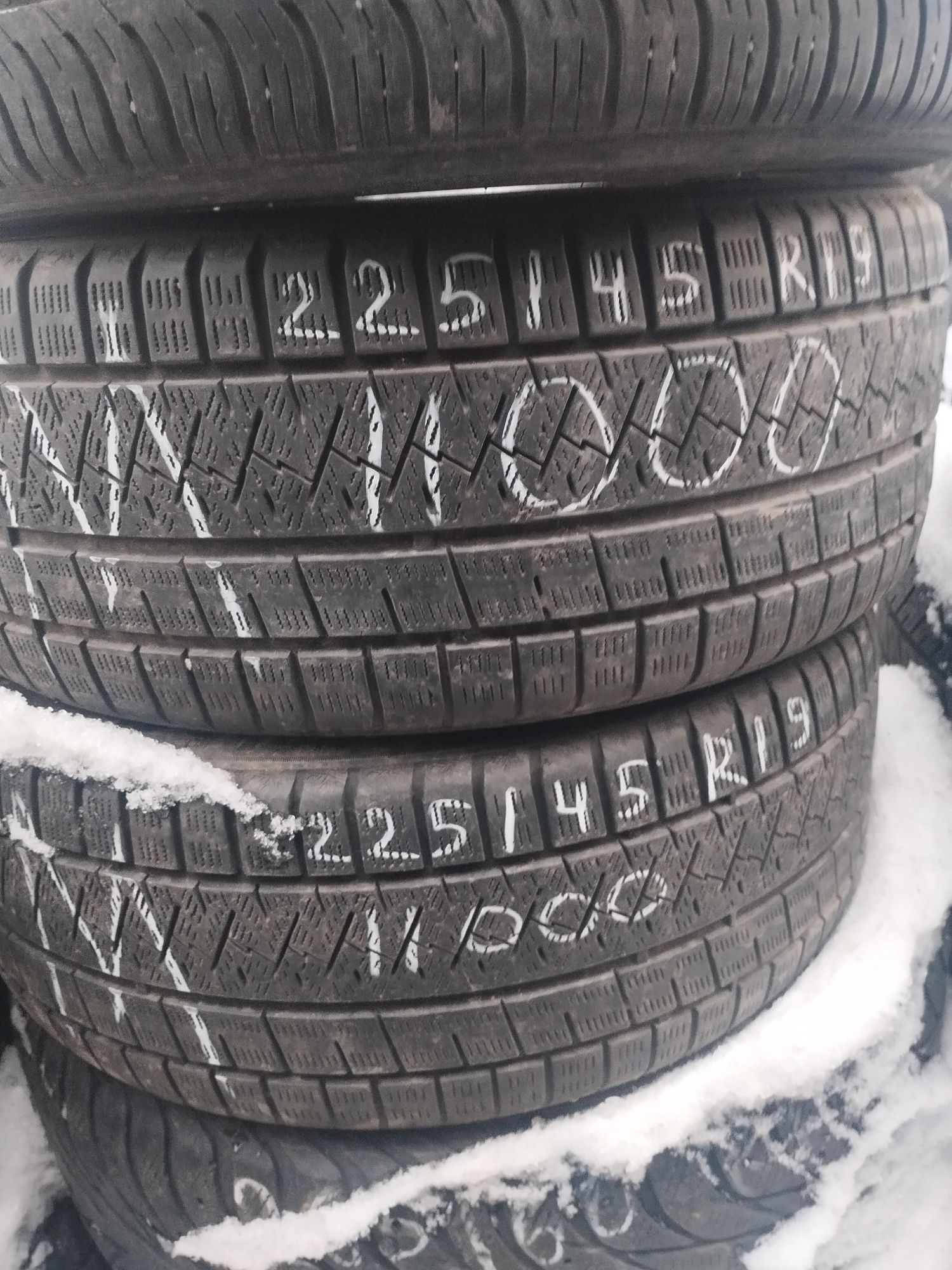 225/45 R19 резина доездить Triangle