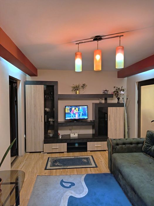 Inchiriez  apartament 2 camere micro 17