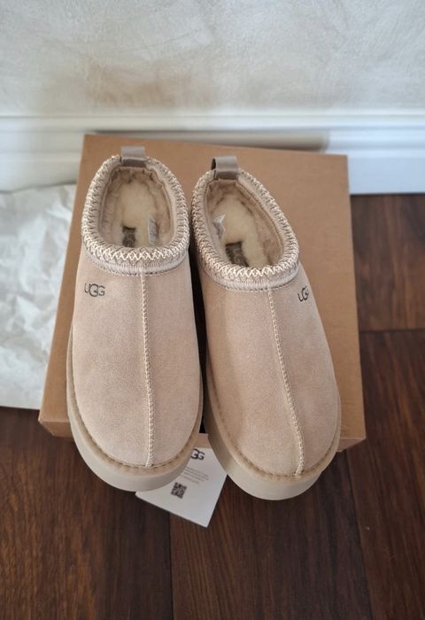 UGG Tazz noi în cutie