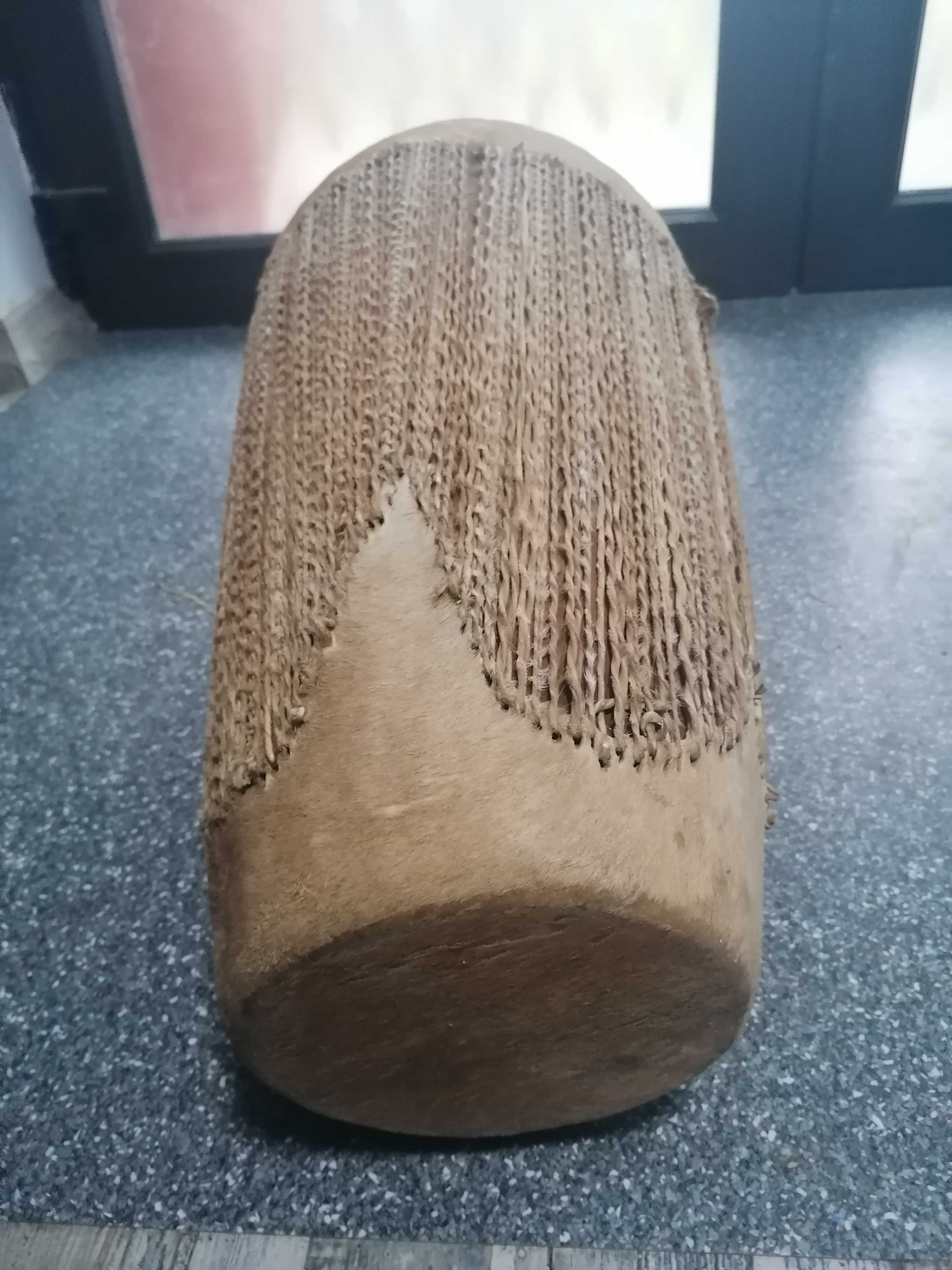 Tarabana din lemn și piele de caprioara