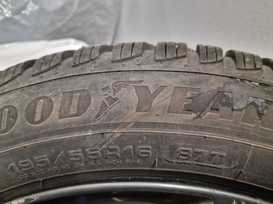 4 бр зимни гуми Goodyear Ultra Grip 9+ 195/55/16 87T (на 2 сезона)