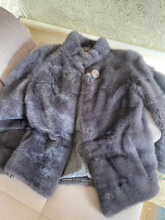 Шуба,көйлектер сатылады