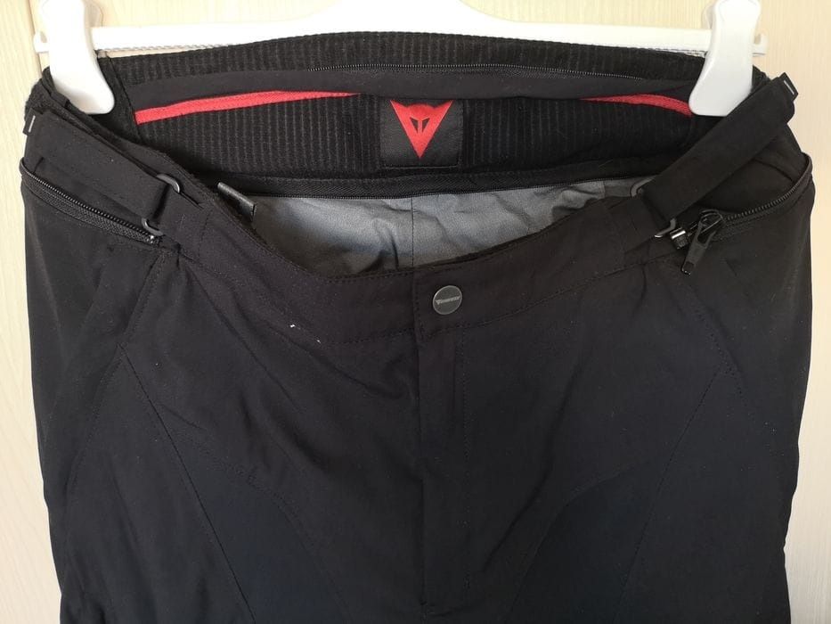 Pantaloni moto  Dainese  Gore-Tex cu protectii