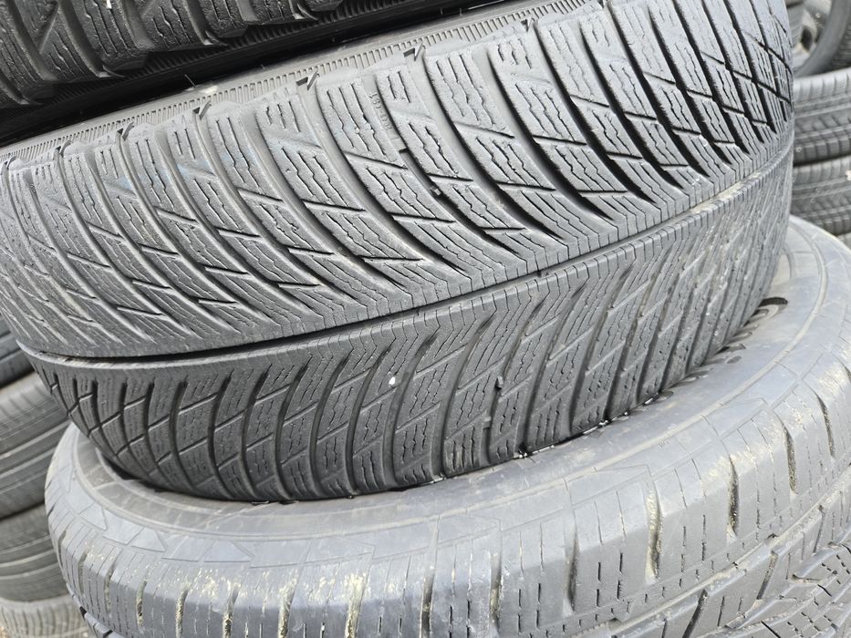 2бр. 235 40 19 Michelin зимни.