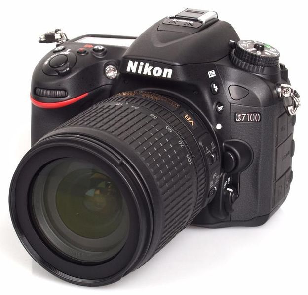 Продаю фотокамеру NIKON D 7100