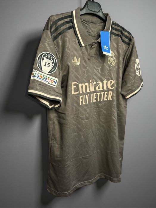 Tricou Real Madrid negru marimea L nou cu eticheta
