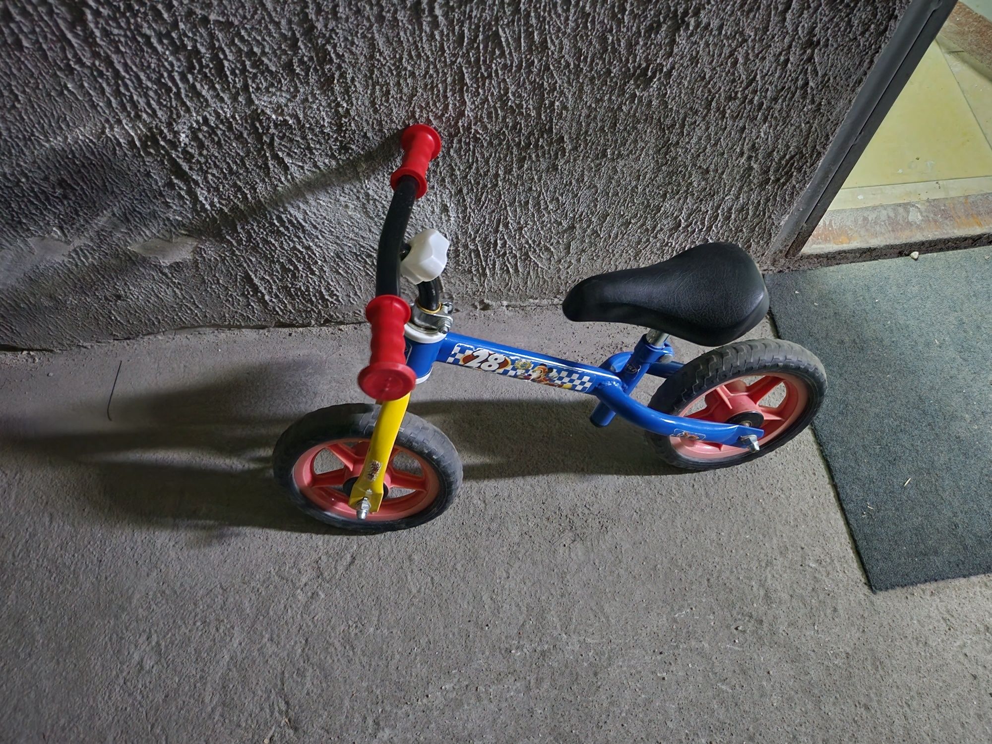 Vand bicicleta pentru copii cu Mickey Mouse