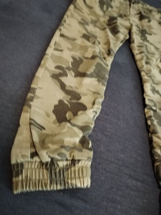 Pantalonii camuflaj Zara Boys