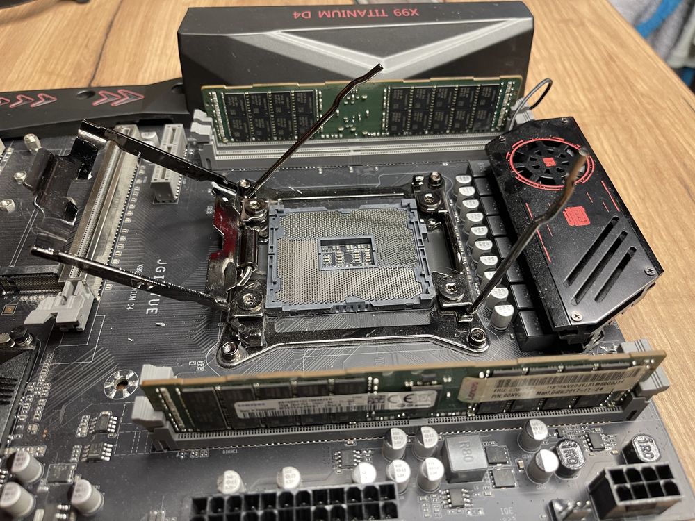 Titanium d4 X99! XEON E5-2695v3 14/28; 32GB DDR4