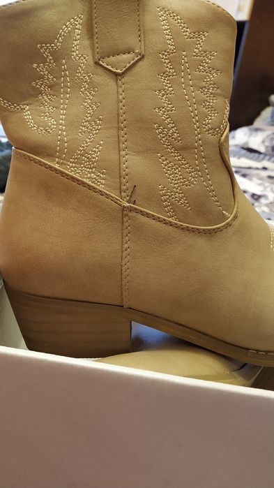 Botine noi mărime 37