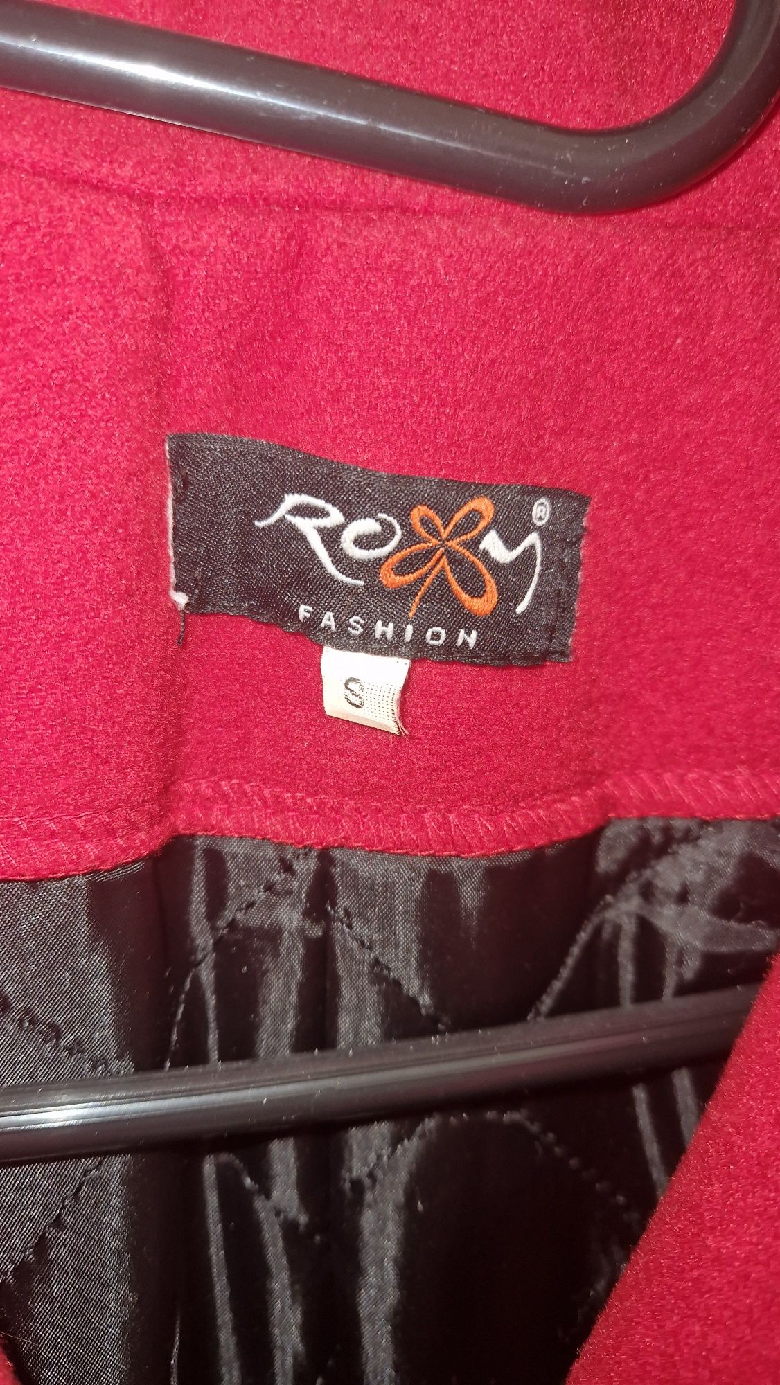 Palton Roșu fabricat în România