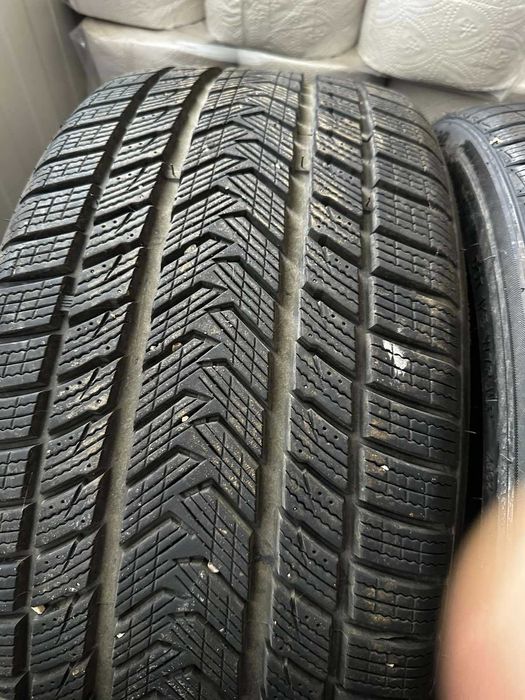 Продавам зимен спорт пакет  GRIPMAX SUREGRIP 245/35/20 и  305/30/R20