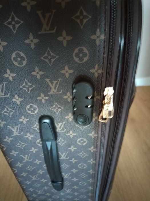 LOUIS VUITTON-Пътнически Куфар.