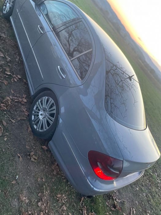 Vând Mercedez Benz E220 Avangarde