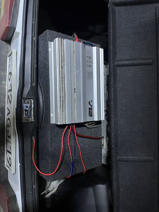 Продам Саббуфер 5 элемент и усилитель .